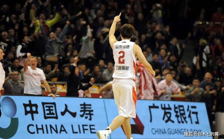 包含国际比赛日托特纳姆备战CBA常规赛；主帅复盘细节曝光；话题不断；控场能力受关注的词条