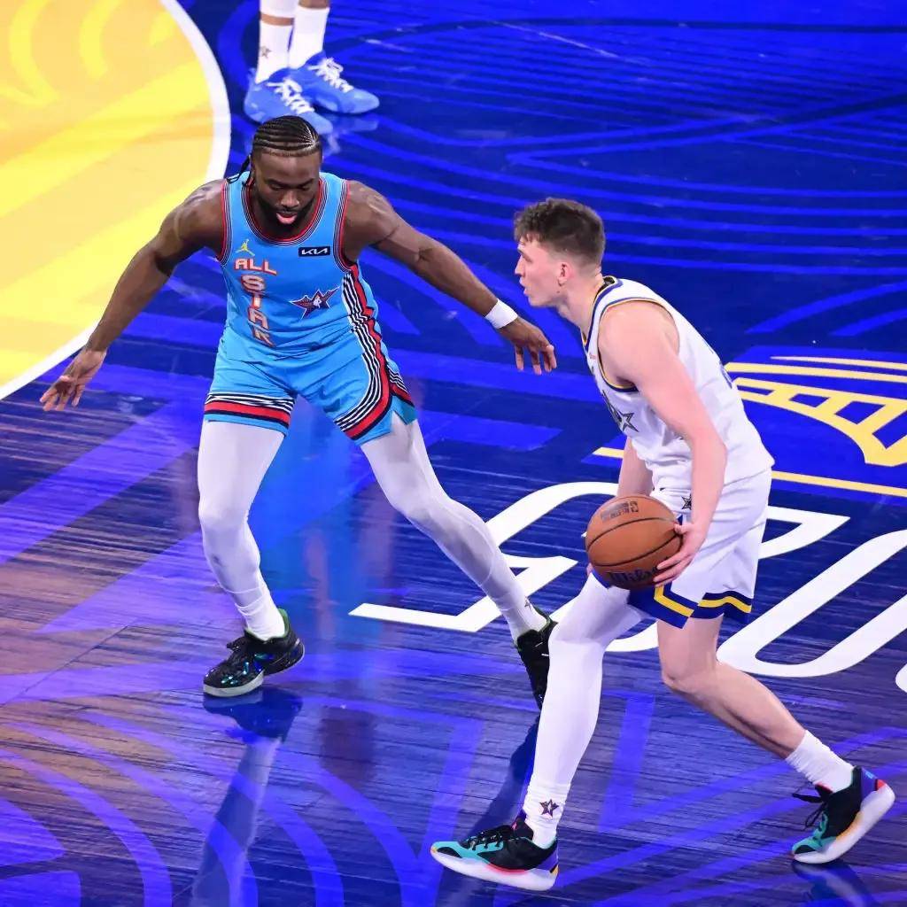 NG28-关于塔图姆回归赛场，回归赛场首场状态亮眼，C9观众沸腾！的信息